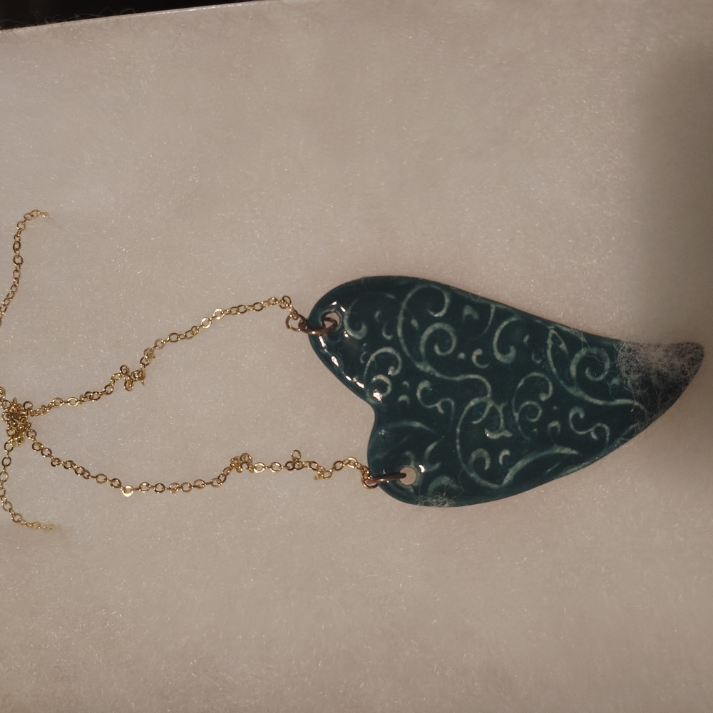 Elegant Gold and Green Heart Pendant Necklace